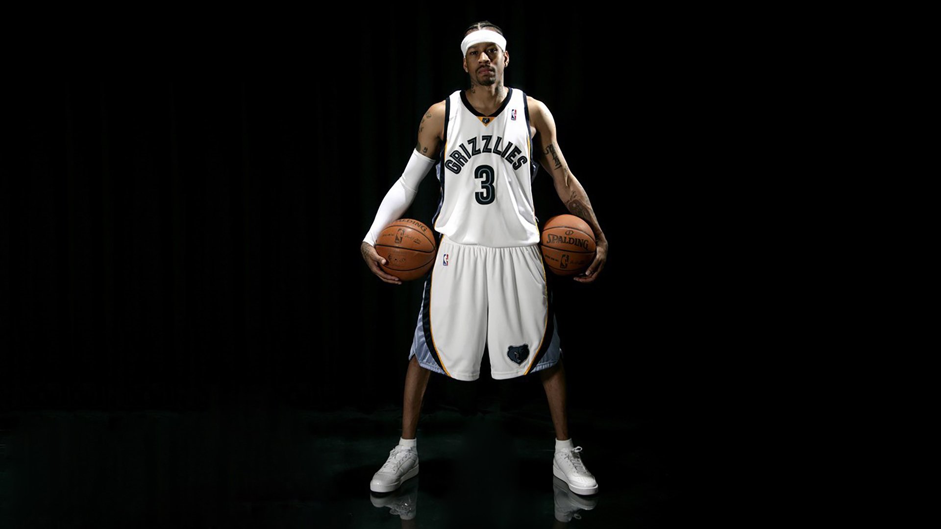 湖人队内展开季前目标墙活动增强动力系统，湖人球员动向