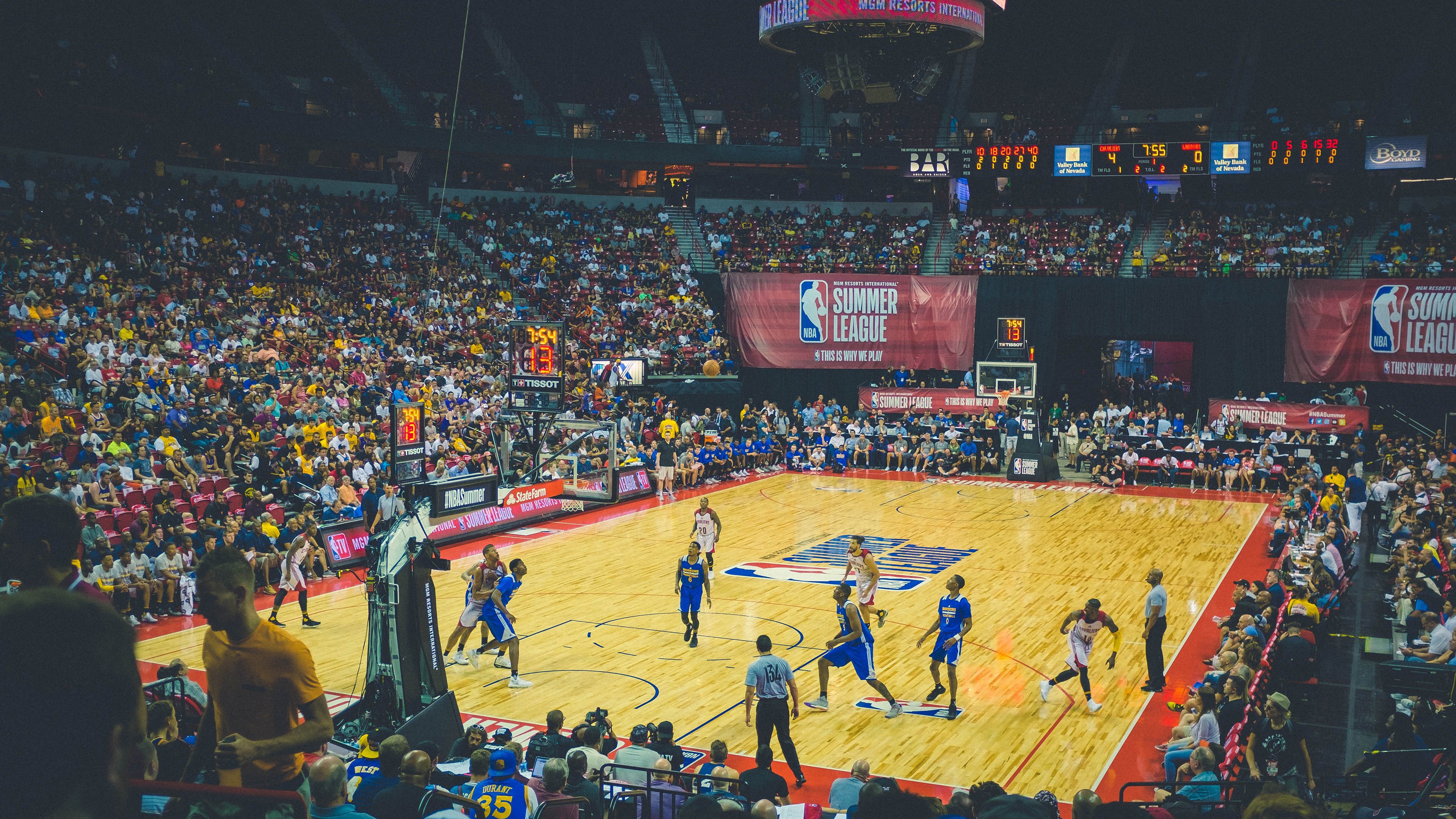 球队战术分析:哪些阵容能突破季后赛难关?,季后赛参赛队伍